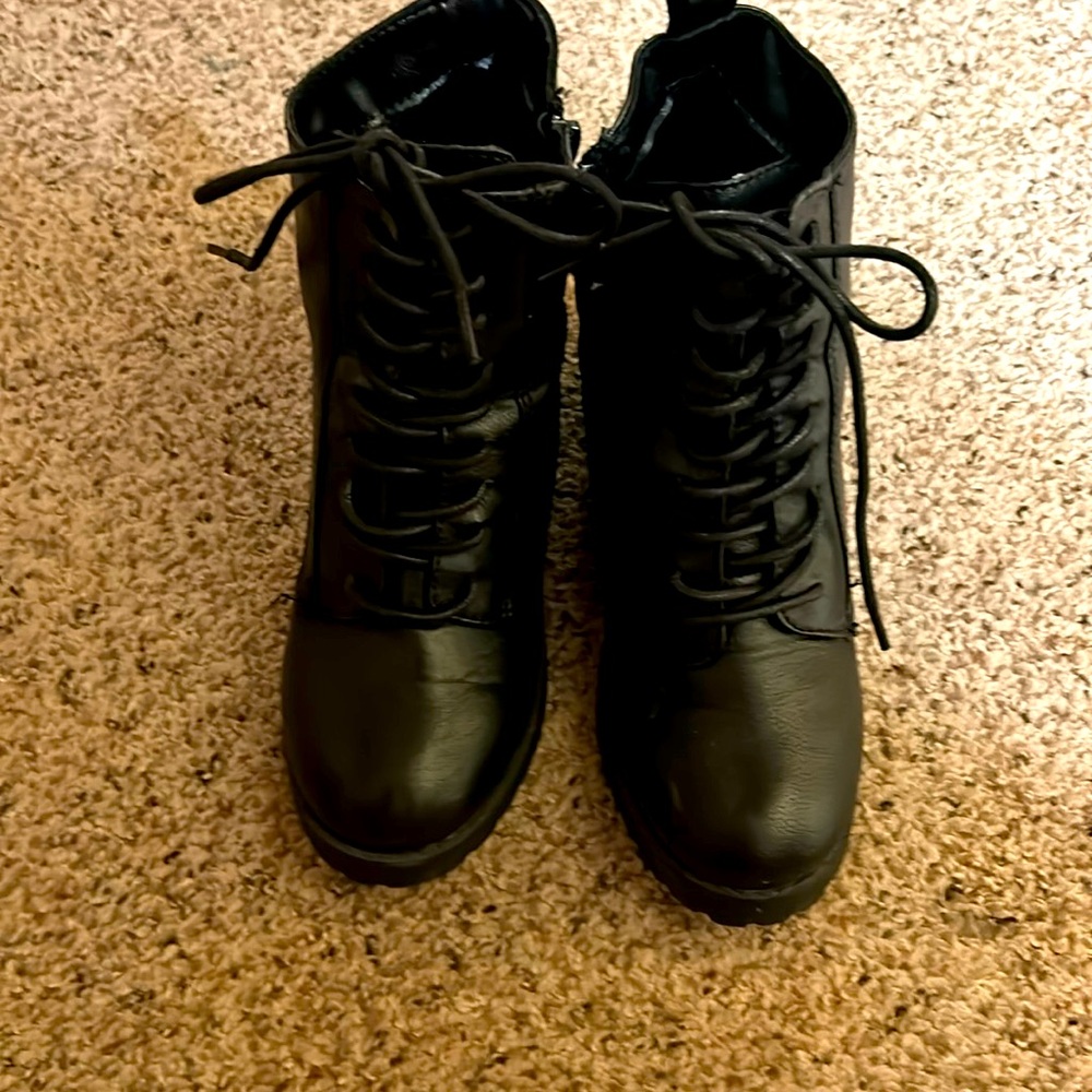 Black size 8 boot named brand call by Rampage